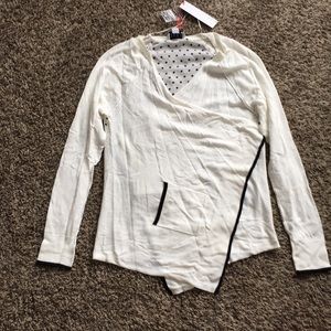 White/black sweater wrap. Polka dot back. Size M
